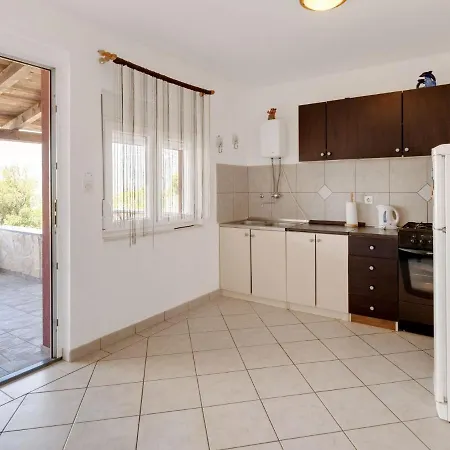 Holiday home Snug In Jasenice Near Sea