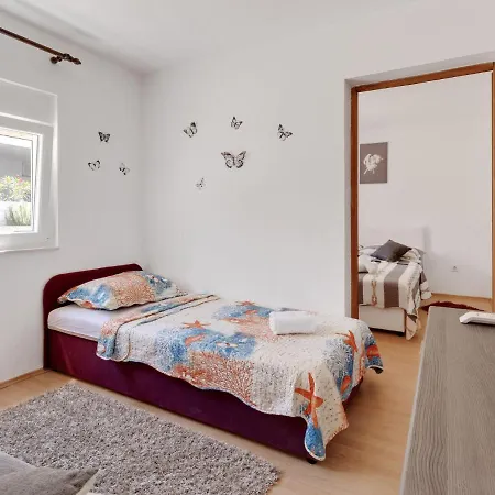 Snug In Jasenice Near Sea *