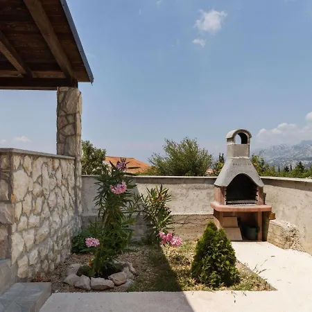 Holiday home Snug In Jasenice Near Sea *
