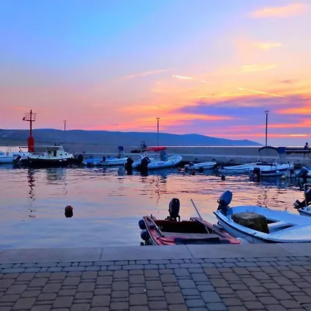 Snug In Jasenice Near Sea * Rovanjska
